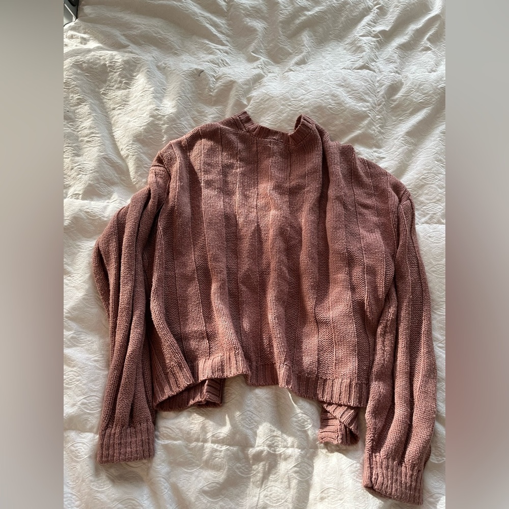 Winter essential: cozy muted pink sweater - Picture 8 of 9